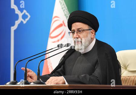 230829 -- TEHERAN, 29. August 2023 -- iranischer Präsident Ebrahim Raisi spricht während einer Pressekonferenz in Teheran, Iran, 29. August 2023. Shadati IRAN-TEHERAN-PRÄSIDENT-PRESSEKONFERENZ ShaxDati PUBLICATIONxNOTxINxCHN Stockfoto