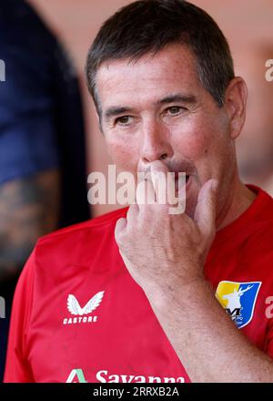 Nigel Clough, Manager von Mansfield Town, spielte vor dem Spiel der Sky Bet League Two im Wham Stadium in Accrington. Bilddatum: Samstag, 9. September 2023. Stockfoto