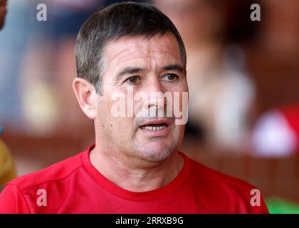 Nigel Clough, Manager von Mansfield Town, spielte vor dem Spiel der Sky Bet League Two im Wham Stadium in Accrington. Bilddatum: Samstag, 9. September 2023. Stockfoto