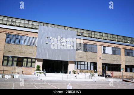 TURIN, ITALIEN, 8. September 2023 - Stellantis-Schild am Eingang des ersten Battery Technology Centre, eines der größten in Europa, am Mirafior Stockfoto