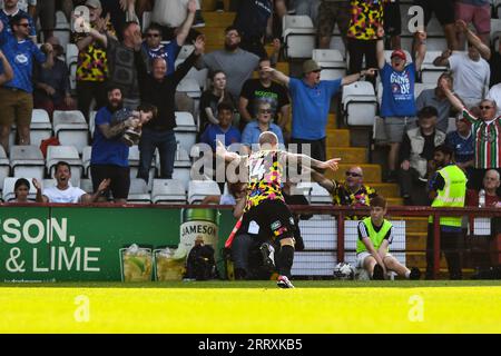 Stevenage am Samstag, den 9. September 2023. Joe Garner (14 Carlisle United) feiert das zweite Tor des Teams während des Spiels der Sky Bet League 1 zwischen Stevenage und Carlisle United im Lamex Stadium, Stevenage am Samstag, den 9. September 2023. (Foto: Kevin Hodgson | MI News) Credit: MI News & Sport /Alamy Live News Stockfoto