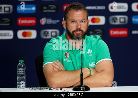 Bordeaux, Frankreich. September 2023. BORDEAUX, FRANKREICH - 9. SEPTEMBER: Cheftrainer Andy Farrell aus Irland während der Pressekonferenz während des Spiels zwischen Irland und Rumänien zur Rugby-Weltmeisterschaft 2023 am 9. September 2023 in Bordeaux, Frankreich. (Foto: Hans van der Valk/Orange Pictures) Credit: Orange Pics BV/Alamy Live News Stockfoto