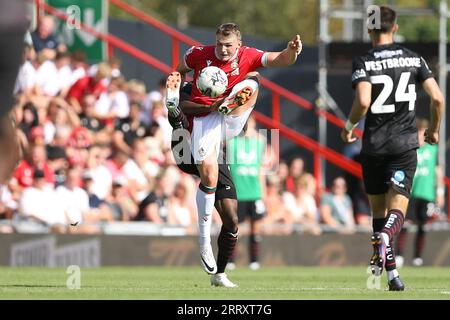 Wrexham, Großbritannien. September 2023. Sam Dalby von Wrexham kontrolliert den Ball. EFL Skybet Football League Two Match, Wrexham gegen Doncaster Rovers bei STōK CAE Ras in Wrexham, Wales am Samstag, den 9. September 2023. Dieses Bild darf nur zu redaktionellen Zwecken verwendet werden. Nur redaktionelle Verwendung, .PIC von Chris Stading/ Credit: Andrew Orchard Sports Photography/Alamy Live News Stockfoto