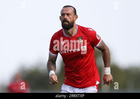 Wrexham, Großbritannien. September 2023. Steven Fletcher aus Wrexham schaut zu. EFL Skybet Football League Two Match, Wrexham gegen Doncaster Rovers bei STōK CAE Ras in Wrexham, Wales am Samstag, den 9. September 2023. Dieses Bild darf nur zu redaktionellen Zwecken verwendet werden. Nur redaktionelle Verwendung, .PIC von Chris Stading/ Credit: Andrew Orchard Sports Photography/Alamy Live News Stockfoto