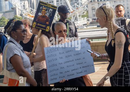 London, Großbritannien. September 2023. Chris Kaba, ein 24-jähriger unbewaffneter Schwarzer, fuhr in Camberwell das Auto eines Freundes, als die Polizei das Auto anhielt und einen einzigen Schuss durch die Windschutzscheibe schoss. Der CPS erhielt im März einen Bericht über den Fall, muss aber noch entscheiden, ob der Beamte angeklagt werden soll. Hunderte kamen ein Jahr nach seiner Ermordung, um die Familie zu unterstützen und Gerechtigkeit bei einem marsch vom New Scotland Yard und einer Kundgebung auf dem Parliament Square zu fordern. Peter Marshall, Alamy Live News Stockfoto