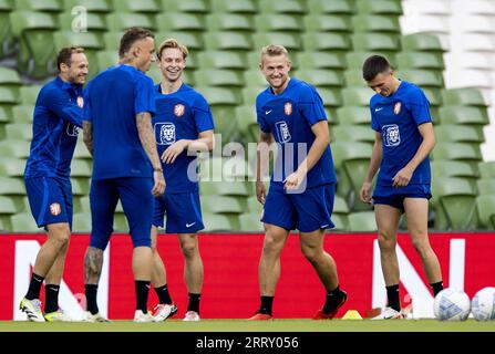 DUBLIN - Daley Blind, Noa lang, Frenkie de Jong, Matthijs de Ligt und Steven Berghuis während des Trainings im Vorfeld der Qualifikation der niederländischen Mannschaft für die Europameisterschaft gegen Irland in Dublin. Nach dem Sieg über Griechenland 3-0 liegt die niederländische Mannschaft auf dem zweiten Platz in der Gruppe, Irland auf Platz 4. ANP KOEN VAN WEEL niederlande raus - belgien raus Stockfoto