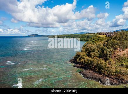 Von Princeville an der Nordküste der hawaiianischen Insel Kauai aus hat man einen Blick auf die Küste von Kilauea aus der Luft Stockfoto