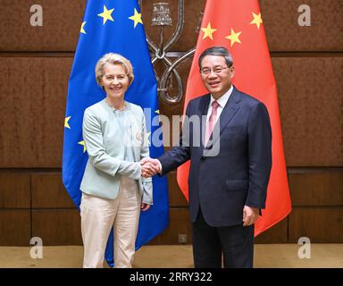 New Delhi, Indien. September 2023. Der chinesische Ministerpräsident Li Qiang trifft sich mit der Präsidentin der Europäischen Kommission, Ursula von der Leyen, am Rande des 20. Gipfels in Neu-Delhi, Indien, 9. September 2023. Quelle: Rao Aimin/Xinhua/Alamy Live News Stockfoto