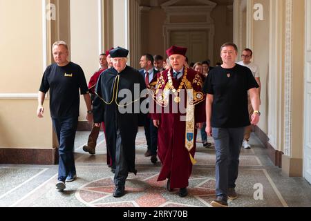 LWIW, UKRAINE - 9. SEPTEMBER 2023 - Lwiw-Stadtschef Andrii Sadovyi, ehemaliger britischer Premierminister Boris Johnson, Rektor Volodymyr Melnyk und Lwiw Regional M Stockfoto