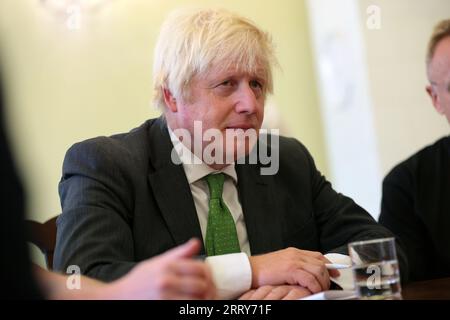 LVIV, UKRAINE - 9. SEPTEMBER 2023 - der ehemalige britische Premierminister Boris Johnson nimmt an einem Treffen mit dem Rektor der Ivan Franko National University of LVI Teil Stockfoto