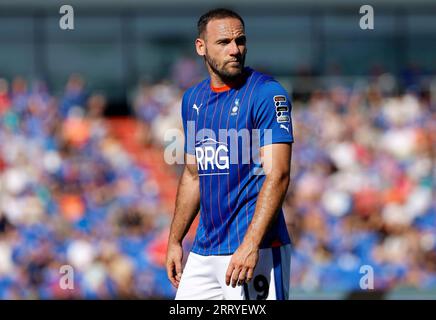 Oldham am Samstag, den 9. September 2023. Dan Gardner vom Oldham Athletic Association Football Club während des Vanarama National League Spiels zwischen Oldham Athletic und Dorking Wanderers im Boundary Park, Oldham am Samstag, den 9. September 2023. (Foto: Eddie Garvey | MI News) Credit: MI News & Sport /Alamy Live News Stockfoto