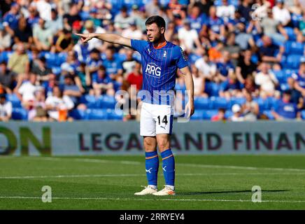 Oldham am Samstag, den 9. September 2023. Nathan Sheron vom Oldham Athletic Association Football Club während des Vanarama National League Spiels zwischen Oldham Athletic und Dorking Wanderers im Boundary Park, Oldham am Samstag, den 9. September 2023. (Foto: Eddie Garvey | MI News) Credit: MI News & Sport /Alamy Live News Stockfoto