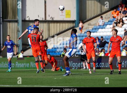Oldham am Samstag, den 9. September 2023. Nathan Sheron vom Oldham Athletic Association Football Club geht beim Spiel der Vanarama National League zwischen Oldham Athletic und Dorking Wanderers im Boundary Park, Oldham, am Samstag, den 9. September 2023, ins Tor. (Foto: Eddie Garvey | MI News) Credit: MI News & Sport /Alamy Live News Stockfoto