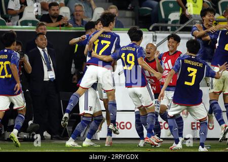 WOLFSBURG - (l-r) Ao Tanake aus Japan, Hiroki Sakai aus Japan, Shogo Taniguchi aus Japan feiern die 1-4 während des Freundschaftsspiels zwischen Deutschland und Japan in der Volkswagen Arena am 9. September 2023 in Wolfsburg. ANP | Hollandse Hoogte | BART STOUTJESDIJK Stockfoto