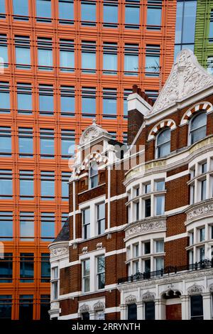 Alte und neue Architektur, edwardianisch und modern, im Zentrum von St. giles, London, Großbritannien Stockfoto