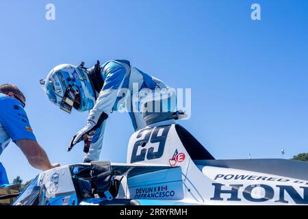 Monterey, KALIFORNIEN, USA. September 2023. Der INDYCAR-Fahrer DEVLIN DeFRANCESCO (29) aus Toronto, Kanada, bereitet sich auf das Training für den Firestone Grand Prix von Monterey auf dem WeatherTech Raceway Laguna Seca in Monterey, KALIFORNIEN, vor. (Bild: © Walter G Arce SR Grindstone Medi/ASP) NUR REDAKTIONELLE VERWENDUNG! Nicht für kommerzielle ZWECKE! Stockfoto