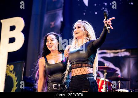 The Psychotherapy Session Tour 2023 im Credit Union 1 Amphitheatre - Chicago am Freitag, 5. August 2023 in Tinley Park, IL, USA mit: Carla Harvey, Heidi Shepherd, Butcher Babies Wo: Tinley Park, Illinois, USA Wann: 06. August 2023 Credit: Adam Bielawski/WENN.com Stockfoto