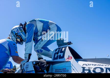 Monterey, KALIFORNIEN, USA. September 2023. Der INDYCAR-Fahrer DEVLIN DeFRANCESCO (29) aus Toronto, Kanada, bereitet sich auf das Training für den Firestone Grand Prix von Monterey auf dem WeatherTech Raceway Laguna Seca in Monterey, KALIFORNIEN, vor. (Bild: © Walter G Arce SR Grindstone Medi/ASP) NUR REDAKTIONELLE VERWENDUNG! Nicht für kommerzielle ZWECKE! Stockfoto