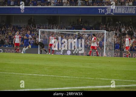 Fulham, London, Großbritannien. September 2023. Szenen im Stamford Bridge Stadium, in denen der Chelsea Football Club „Legends“ in einem Spiel für wohltätige Zwecke die „LegendsÕ of Europe“ – den FC Bayern München – antreten wird, um an ihren früheren Manager Gianluca Vialli zu erinnern. OPS: Michael Essien punktet Credit: Motofoto/Alamy Live News Stockfoto