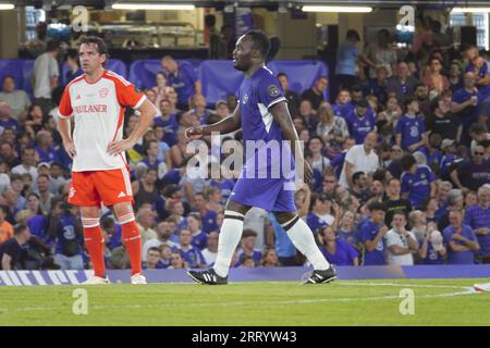 Fulham, London, Großbritannien. September 2023. Szenen im Stamford Bridge Stadium, in denen der Chelsea Football Club „Legends“ in einem Spiel für wohltätige Zwecke die „LegendsÕ of Europe“ – den FC Bayern München – antreten wird, um an ihren früheren Manager Gianluca Vialli zu erinnern. OPS: Michael Essien Torschütze Credits: Motofoto/Alamy Live News Stockfoto