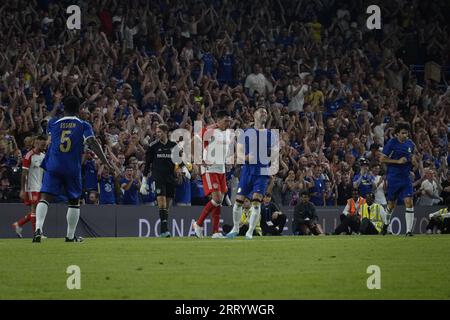 Fulham, London, Großbritannien. September 2023. Szenen im Stamford Bridge Stadium, in denen der Chelsea Football Club „Legends“ in einem Spiel für wohltätige Zwecke die „LegendsÕ of Europe“ – den FC Bayern München – antreten wird, um an ihren früheren Manager Gianluca Vialli zu erinnern. OPS: Gary Cahill feiert das 4. Tor von Tiago Credit: Motofoto/Alamy Live News Stockfoto