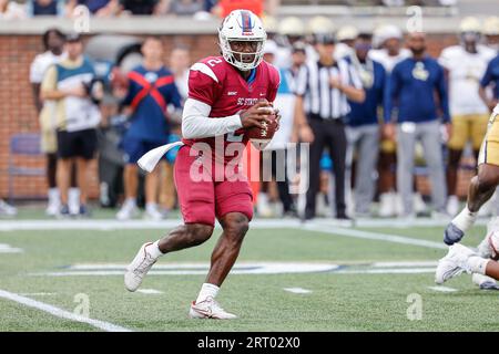 9. September 2023: Corey Fields Jr. (2) im Bundesstaat South Carolina spielt während des NCAA-Fußballspiels mit den Georgia Tech Yellow Jackets und den South Carolina State Bulldogs im Bobby Dodd Stadium auf dem Campus der Georgia Tech in Atlanta, Georgia. Cecil Copeland/CSM Stockfoto