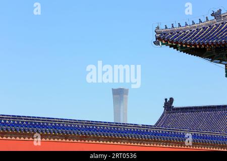 Peking, China - 5. Oktober 2020: Eine Ecke der Halle des Betens für das neue Jahr in Peking und moderne chinesische Architektur Stockfoto