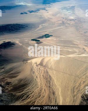 Über Utah, USA. September 2023. Landschaftsaufnahmen aus einem Flugzeugfenster, etwa 30.000 Meter über dem Westen während einer Reise von Denver nach Los Angeles. (Foto: © Brian Cahn/ZUMA Press Wire) NUR REDAKTIONELLE VERWENDUNG! Nicht für kommerzielle ZWECKE! Stockfoto