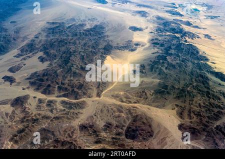 Über Utah, USA. September 2023. Landschaftsaufnahmen aus einem Flugzeugfenster, etwa 30.000 Meter über dem Westen während einer Reise von Denver nach Los Angeles. (Foto: © Brian Cahn/ZUMA Press Wire) NUR REDAKTIONELLE VERWENDUNG! Nicht für kommerzielle ZWECKE! Stockfoto