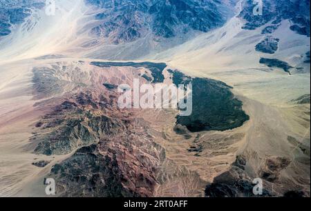 Über Utah, USA. September 2023. Landschaftsaufnahmen aus einem Flugzeugfenster, etwa 30.000 Meter über dem Westen während einer Reise von Denver nach Los Angeles. (Foto: © Brian Cahn/ZUMA Press Wire) NUR REDAKTIONELLE VERWENDUNG! Nicht für kommerzielle ZWECKE! Stockfoto