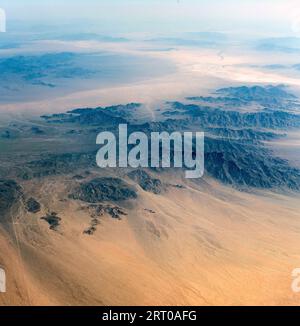 Über Utah, USA. September 2023. Landschaftsaufnahmen aus einem Flugzeugfenster, etwa 30.000 Meter über dem Westen während einer Reise von Denver nach Los Angeles. (Foto: © Brian Cahn/ZUMA Press Wire) NUR REDAKTIONELLE VERWENDUNG! Nicht für kommerzielle ZWECKE! Stockfoto