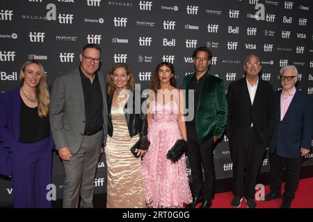 September 2023, Toronto, Ontario, Kanada: Von links nach rechts: Krista Wegener, Tom Mackay, Meredith Bennett, Caryn Capotosto, Dave Sirulnick, Jon Kamen und Frank Scherma besuchen die Premiere von Lil NAS X: Long Live Montero während des Toronto International Film Festival 2023 in der Roy Thomson Hall am 9. September 2023 in Toronto, Ontario. (Bild: © Angel Marchini/ZUMA Press Wire) NUR REDAKTIONELLE VERWENDUNG! Nicht für kommerzielle ZWECKE! Stockfoto