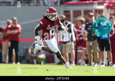 9. September 2023: AJ Green #0 Arkansas Running Back kommt mit dem Ball auf das Feld. Arkansas besiegte Kent St. 28-6 in Fayetteville, AR. Richey Miller/CSM (Bild: © Richey Miller/Cal Sport Media) Stockfoto