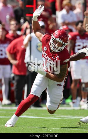 9. September 2023: Landon Jackson #40 Arkansas Defensive End kommt um das Ende des Feldes. Arkansas besiegte Kent St. 28-6 in Fayetteville, AR. Richey Miller/CSM Stockfoto