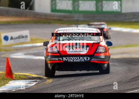 Sandown Park, Australien. 10. September 2023. Jude Bargwant nähert sich auf dem Weg hinunter zur Dandenong Road Corner in Kurve 6 die Spitze. Quelle: James Forrester/Alamy Live News Stockfoto