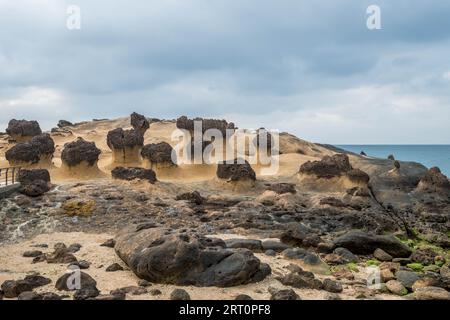 Pilzgesteinsformationen im Yehliu Geopark, Taipei, Taiwan. Stockfoto