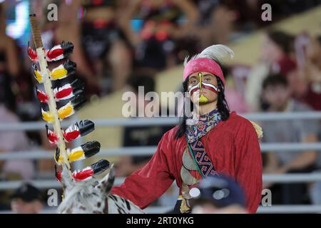 Tallahassee, Florida, USA. September 2021. Florida State Maskottchen Osceola während eines College-Fußballspiels zwischen den Southern Miss Golden Eagles und den Florida State Seminoles im Doak-Campbell Stadium in Tallahassee, Florida. Bobby McDuffie/CSM/Alamy Live News Stockfoto