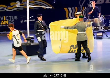 Flaggenhissung bei der Eröffnung der Invictus Games Düsseldorf 2023 in der Merkur Spiel-Arena. Düsseldorf, 09.09.2023 Stockfoto