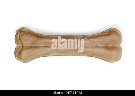 Hundefutter. Aus getrockneten Tieradern auf weißem Hintergrund gerollte Knochen Stockfoto