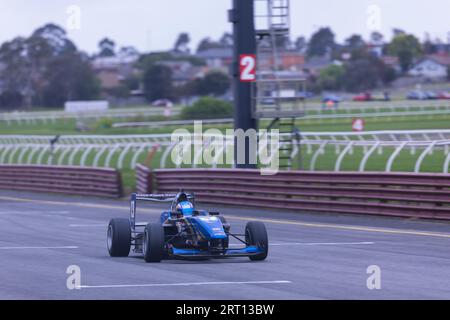 Melbourne, Australien. September 2023. Matthew Roesler (4) fuhr Tatuus FT50 für die State Fleet Services während der Australian Formula Open bei Shannons Speedseries Motorsport Championship Round 6 auf dem Sandown International Raceway. Quelle: Santanu Banik/Alamy Live News Stockfoto