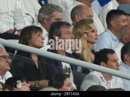 Saint Denis, Frankreich. September 2023. Jean Luc Reichmann und Adriana Karembeu während der Weltmeisterschaft 2023, Pool Ein Rugby union Spiel zwischen Frankreich. Foto: Laurent Lairys/ABACAPRESS.COM Abaca Press/Alamy Live News Stockfoto