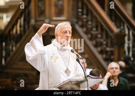 Mgr. Philippe Marsset anlässlich des Segens der Chapelle de Notre-Dame des Sportifs zur Vorbereitung der Heiligen Spiele, die der Begleitung und Mobilisierung der Olympischen und Paralympischen Spiele 2024 in Paris gewidmet sind. Paris, 9. September 2023. Fotos von Jeremy Paoloni/ABACAPRESS.COM Stockfoto