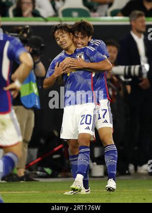 WOLFSBURG - (l-r) Shuto Machino aus Japan, Ao Tanake aus Japan feiern die 1-4 während des Freundschaftsspiels zwischen Deutschland und Japan in der Volkswagen Arena am 9. September 2023 in Wolfsburg. ANP | Hollandse Hoogte | BART STOUTJESDIJK Stockfoto