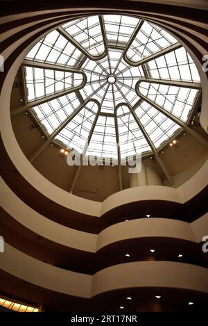Die Guggenheim Museum Main Gallery und Skylight - Manhattan, New York City Stockfoto