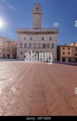 Palazzo Comunale auf der Piazza Grande in der Altstadt von Montepulciano in Val d Orcia, Toskana, Italien Stockfoto