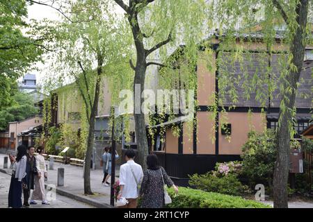 Blick auf das Gion-Viertel, eines der exklusivsten und bekanntesten Geisha-Viertel in ganz Japan in Kyoto, Japan Stockfoto