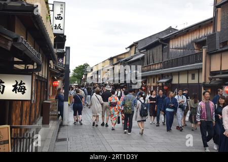 Blick auf das Gion-Viertel, eines der exklusivsten und bekanntesten Geisha-Viertel in ganz Japan in Kyoto, Japan Stockfoto