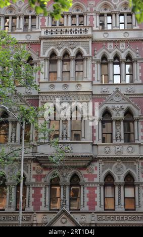 923 das ehemalige Gebäude für Schließfächer im neugotischen Stil aus dem Jahr 1890 n. Chr., entworfen von William Pitt. Melbourne-Australien. Stockfoto