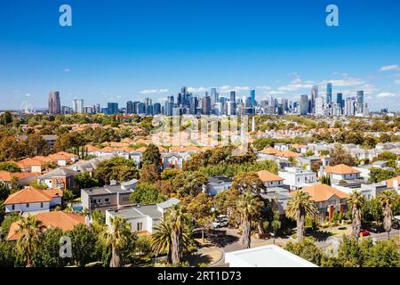 Von Port Melbourne und Port Phillip Bay hat man einen freien Blick auf die Skyline von Melbourne Stockfoto