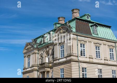 Klampenborg, Dänemark, 21. April 2019: Die Eremitage Jagdschloss im Deer Park Dyrehaven an einem sonnigen Tag Stockfoto